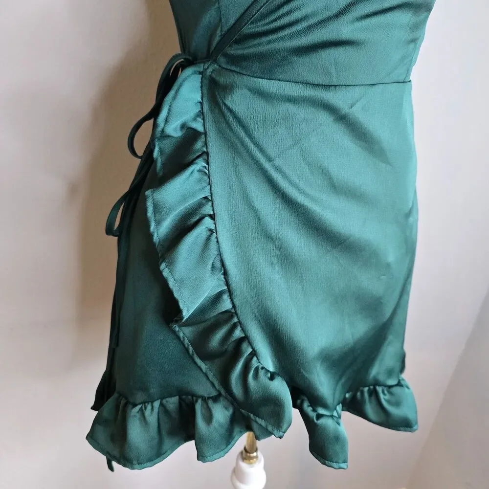 Princess polly Ruffle Front Wrap Dress Emerald Green size 2 New with flaw